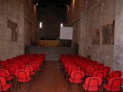 Sala Conferenze (ex-chiesa)
a Tuscania in Piazza Basile
(6334 bytes)